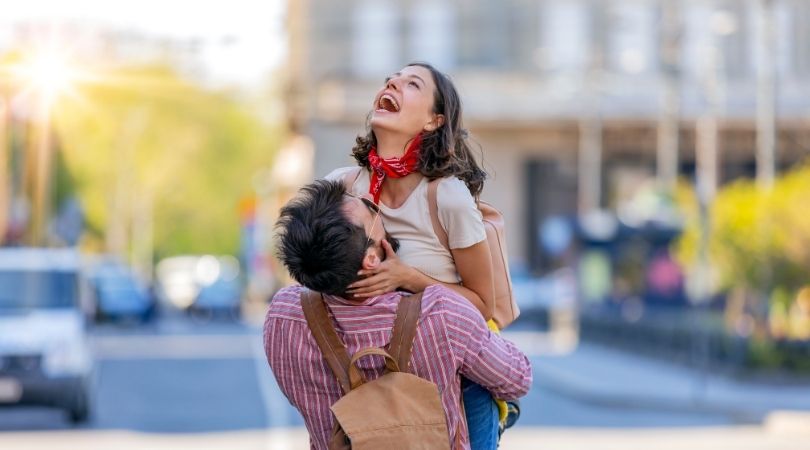8 Wege, die Liebe in Ihrer Beziehung aufzufrischen, wenn Sie schon ewig zusammen sind