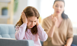 Wie reagiert man am besten auf einen narzisstischen Elternteil?