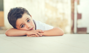 Narzisstische Kinder: 30 Möglichkeiten, wie narzisstische Erziehung ein Kind betrifft