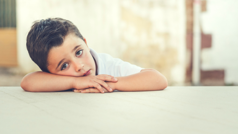 Narzisstische Kinder: 30 Möglichkeiten, wie narzisstische Erziehung ein Kind betrifft