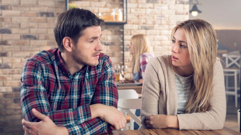 3 Tipps, um mit einem Mann zu kommunizieren, der Schwierigkeiten beim Kommunizieren hat